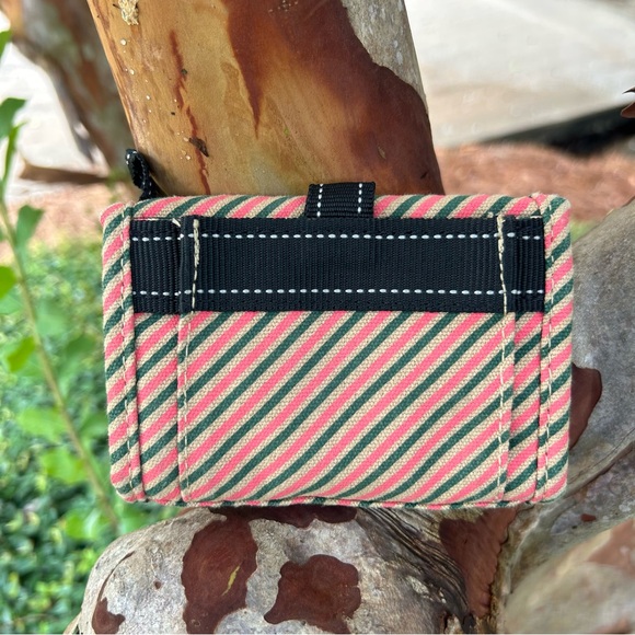 KAVU Wallet LIKE NEW !! Great Color Pattern - Picture 3 of 9